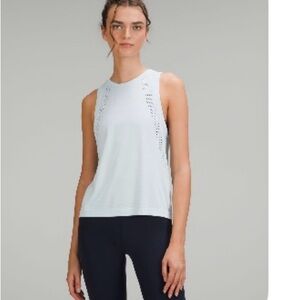 Lululemon Train to Be Tank Top size 6

Powder Blue/Powder